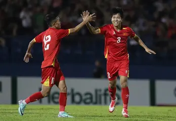 Hai Long và Văn Vĩ lập công, Đội tuyển Việt Nam thắng sát nút Campuchia 2-1